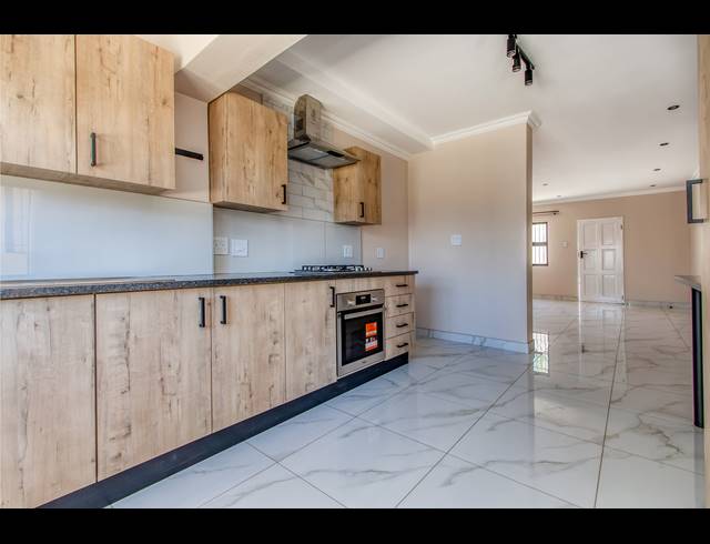 2 BEDROOM FREESTANDING TO LET IN MARLBORO GARDENS